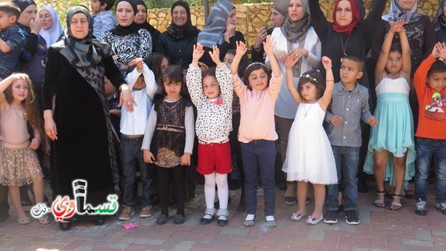 كفرقاسم – فيديو: بساتين الامل, السلام , والمحبة تحتفل بعيد الام على انغام عمو انس وجوقته ..